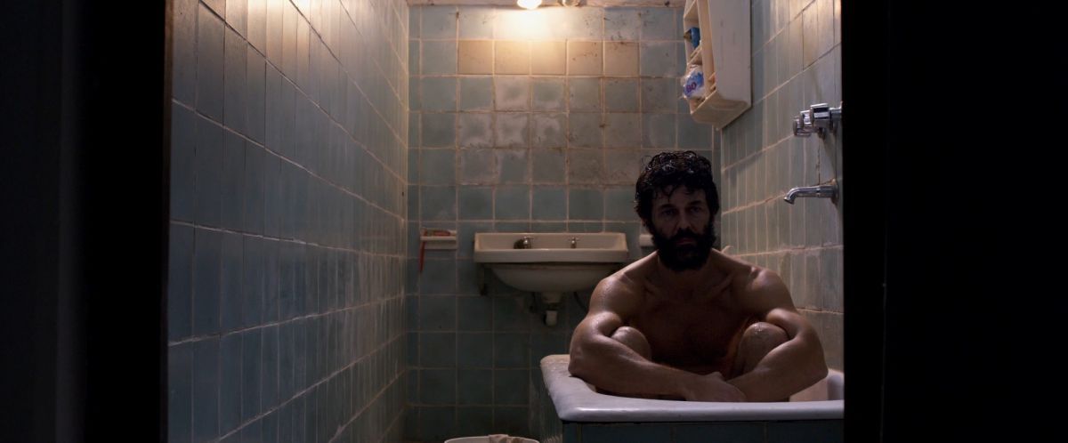 Crítica de “Yo, traidor”, relato sobre el poder y la avaricia con Mariano Martínez