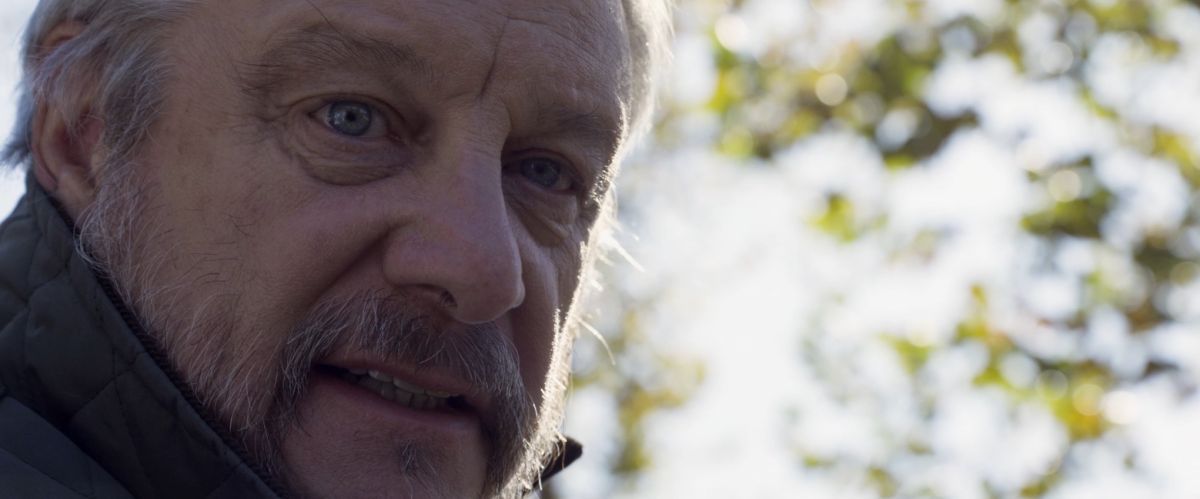 Crítica de “Yo, traidor”, relato sobre el poder y la avaricia con Mariano Martínez