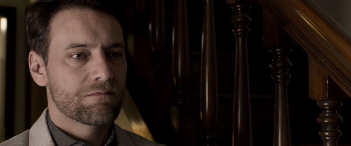 Crítica de “Yo, traidor”, relato sobre el poder y la avaricia con Mariano Martínez