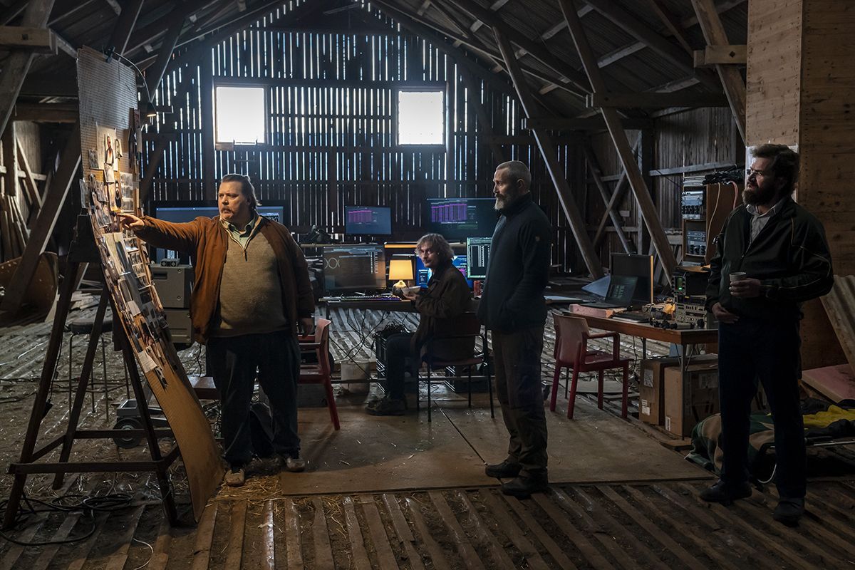 Crítica de “Justicieros”, una comedia negra de venganza con Mads Mikkelsen