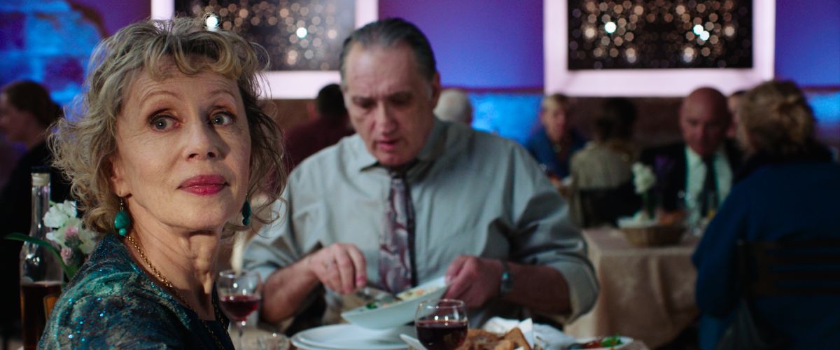 Crítica de "Voces doradas", un film sobre la migración y la búsqueda de superación de Evgeny Ruman