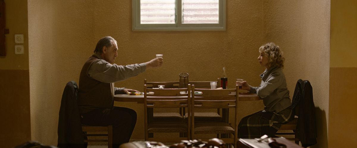 Crítica de "Voces doradas", un film sobre la migración y la búsqueda de superación de Evgeny Ruman
