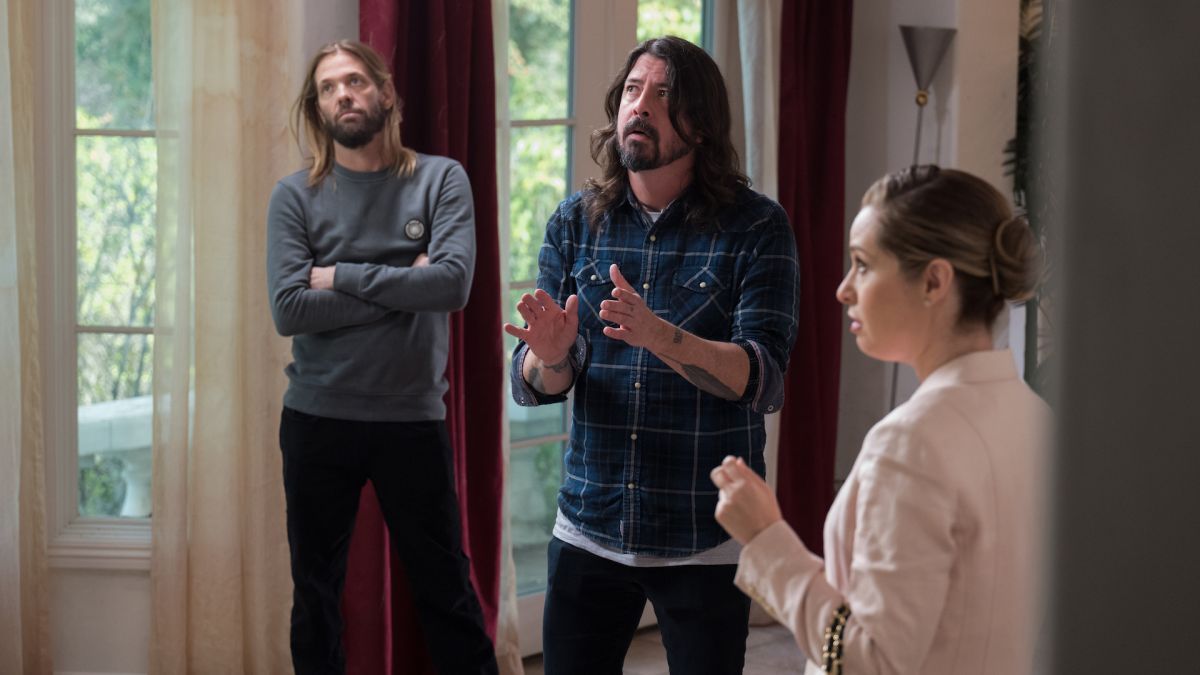 Crítica de “Terror en el estudio 666”, la comedia de terror de los Foo Fighters con el fallecido Taylor Hawkins