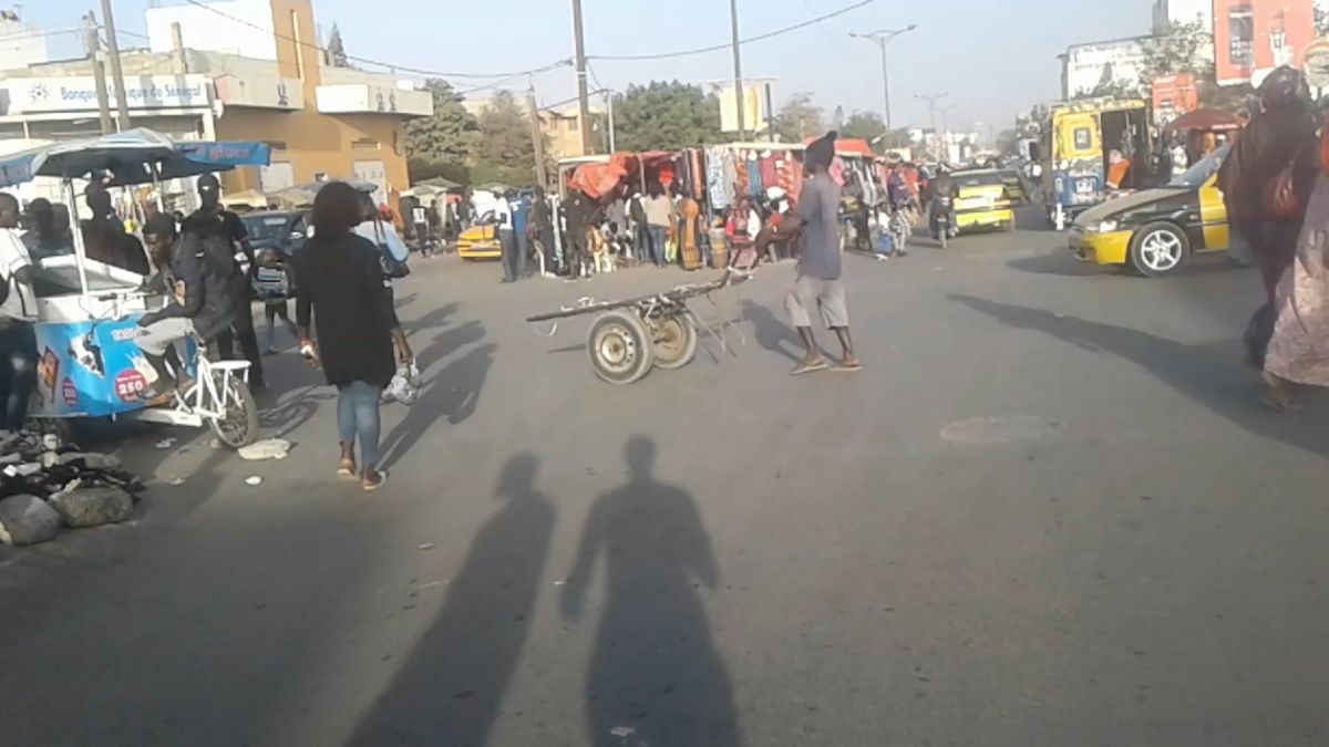 Crítica de “Borom Taxi”, relato sobre los senegaleses en Argentina de Andrés Guerberoff