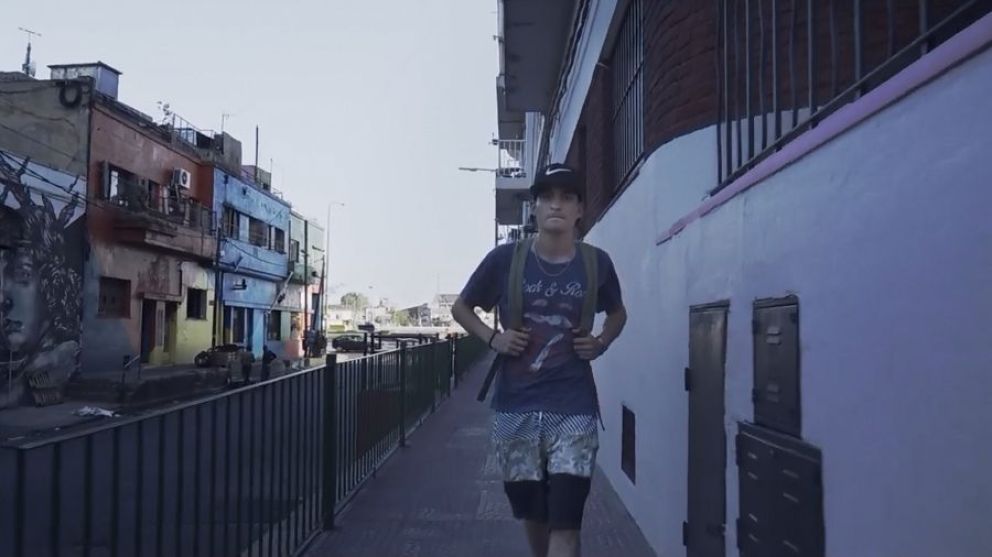 Crítica de "Fui Alan por un año", Darío Arcella  y la problemática de los indocumentados