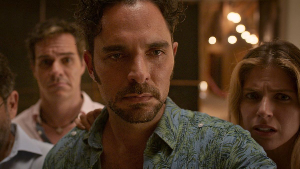 Crítica de "Amalgama", la fallida comedia sobre dentistas de Carlos Cuarón con Manolo Cardona y Stephanie Cayo