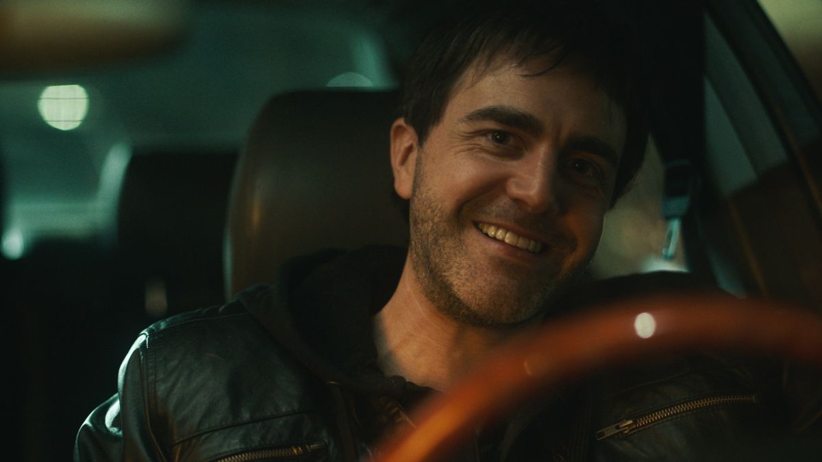 Crítica de "Que todo se detenga", el descenso a los infiernos de Juan Baldana