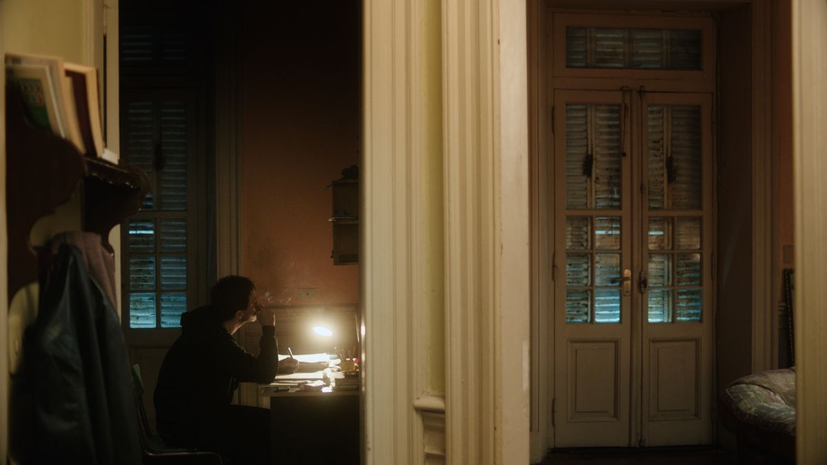 Crítica de "Que todo se detenga", el descenso a los infiernos de Juan Baldana