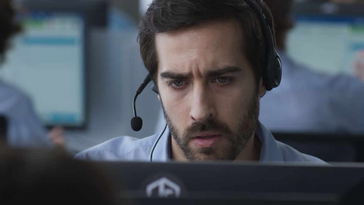 Crítica de “En la mira”, adrenalina en el call center con Nicolás Francella