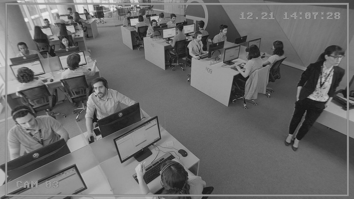 Crítica de “En la mira”, adrenalina en el call center con Nicolás Francella