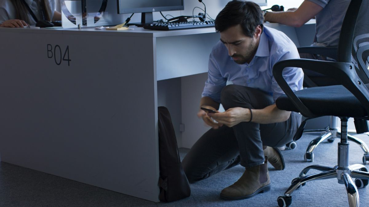 Crítica de “En la mira”, adrenalina en el call center con Nicolás Francella