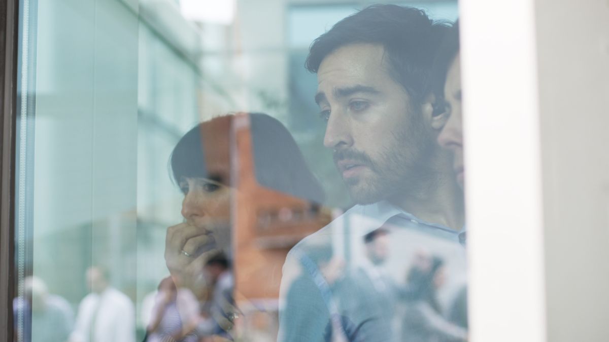 Crítica de “En la mira”, adrenalina en el call center con Nicolás Francella