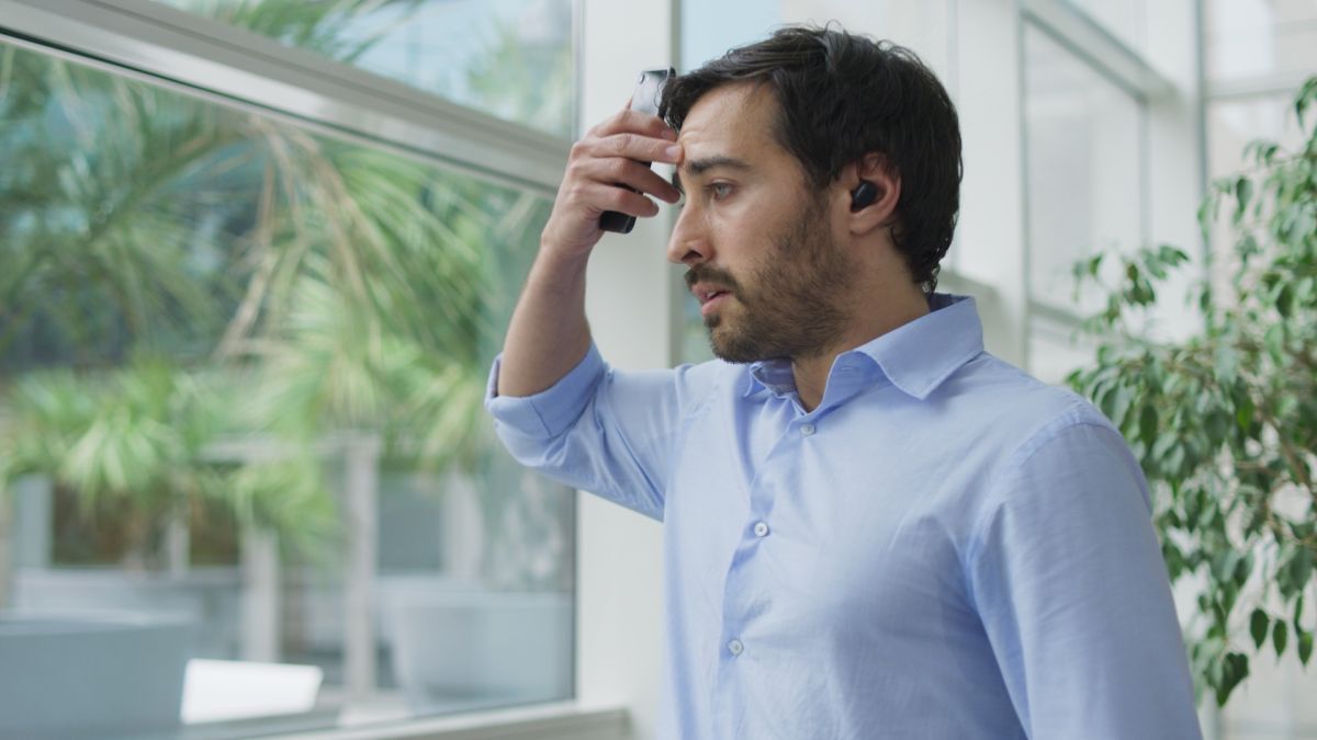 Crítica de “En la mira”, adrenalina en el call center con Nicolás Francella