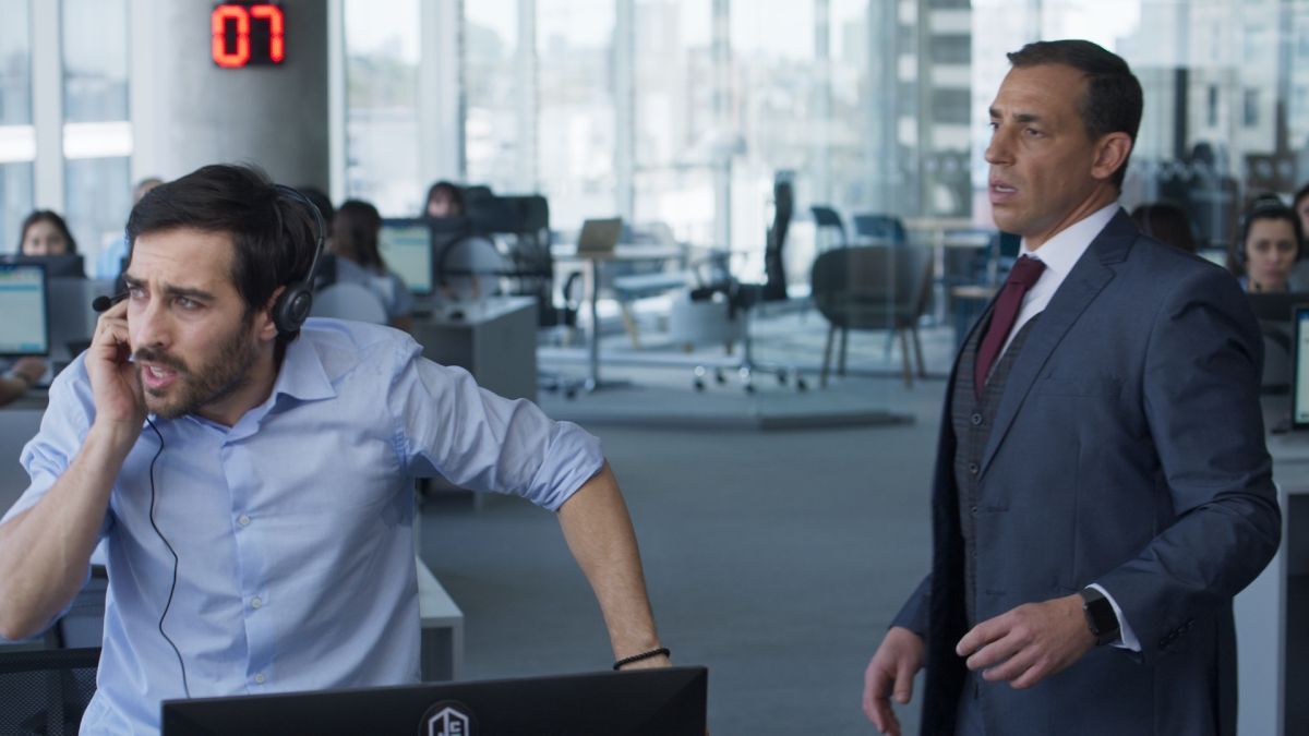 Crítica de “En la mira”, adrenalina en el call center con Nicolás Francella