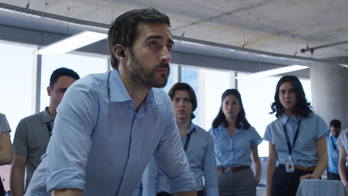 Crítica de “En la mira”, adrenalina en el call center con Nicolás Francella